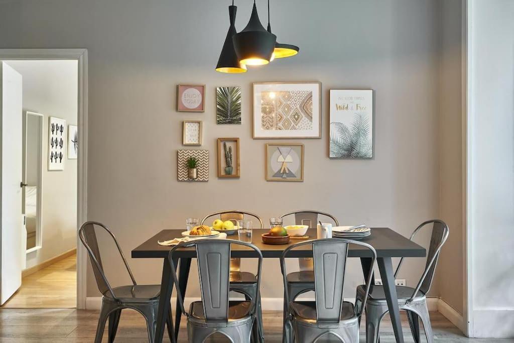 Magnificent 4 Bedroom Apartment In Eixample 바르셀로나 외부 사진