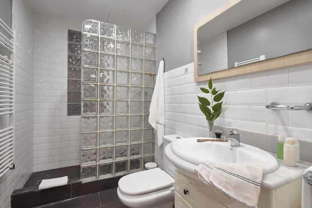 Magnificent 4 Bedroom Apartment In Eixample 바르셀로나 외부 사진